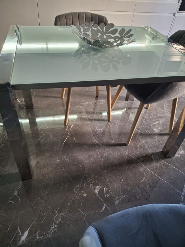 Mesa de comedor cristal y metal extensible