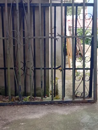Portón de hierro forjado