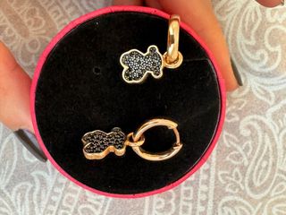 Pendientes de aro Tous Oso Espinela Negra Dorados