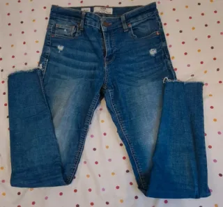 Pantalones vaqueros desgastados azules