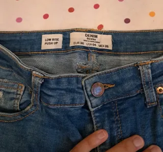 Pantalones vaqueros desgastados azules