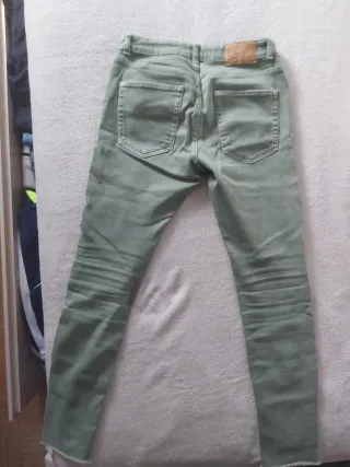 Pantalón vaquero Breshka verde desgastado