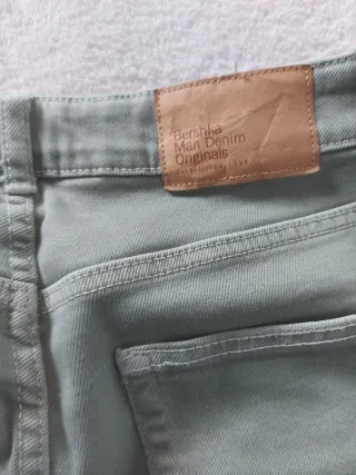 Pantalón vaquero Breshka verde desgastado