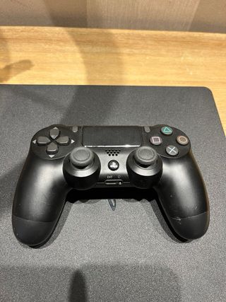 PS4 (PlayStation 4) Negra + Mando