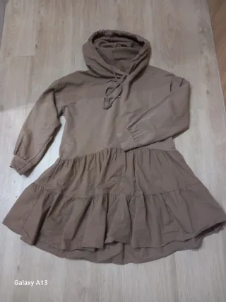 Vestido sudadera beige con volantes