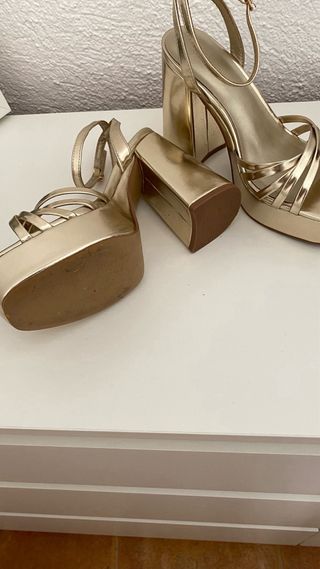 Sandalias doradas tacón plataforma