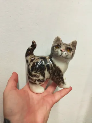 Gattino in porcellana