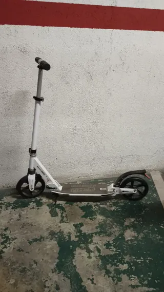 Patinete adulto blanco