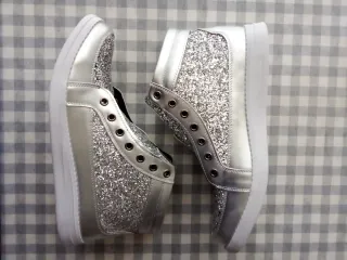 Black Friday: Scarpe Nuove Tg 43