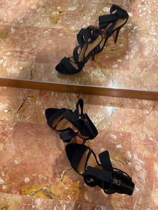 Zara sandali con tacco e fasce elastiche