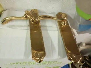 7 Manillas para puertas interiores doradas