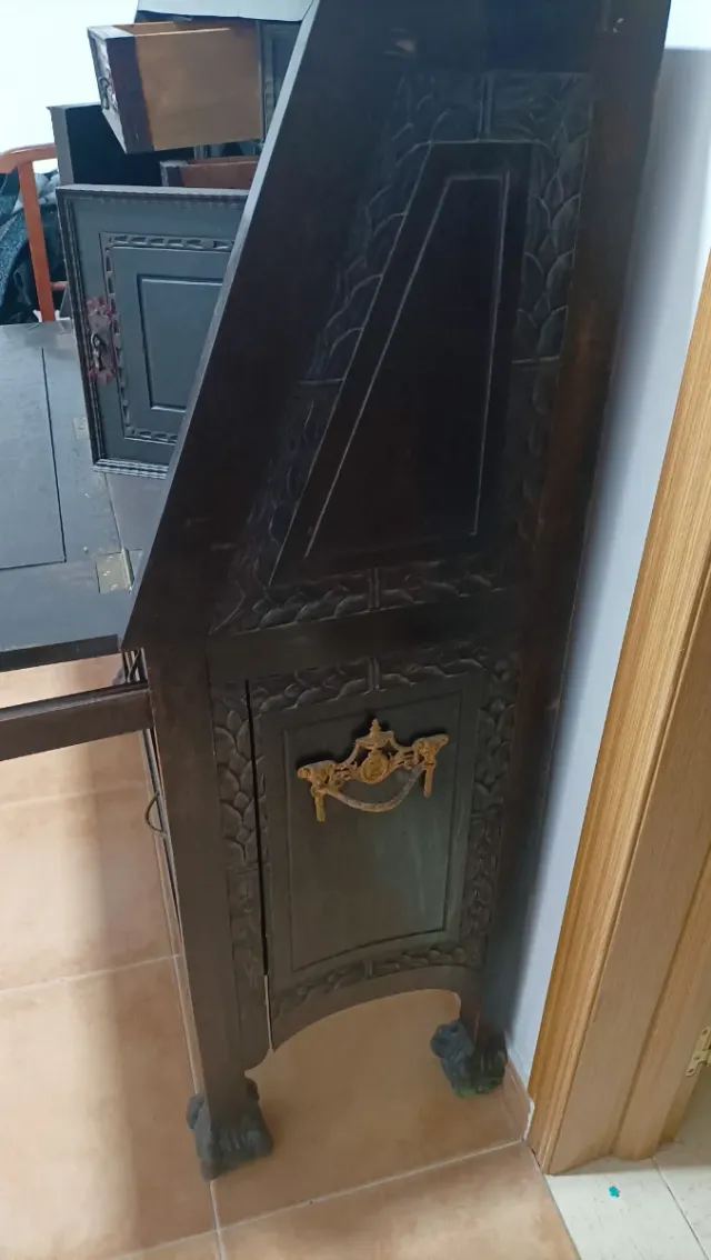 Scrivania bargueño intagliata, XIX secolo