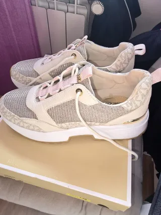 Zapatillas Michael Kors Beige y Rosa