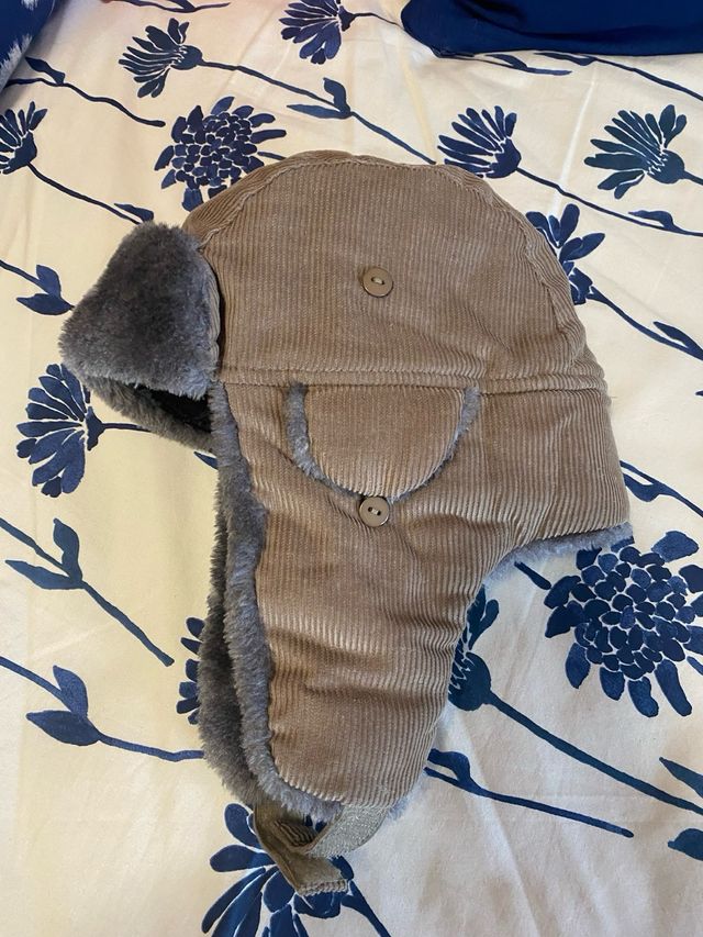Gorro infantil con orejeras forrado pelo.
