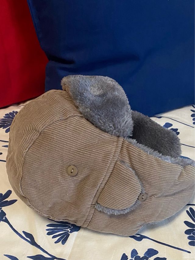 Gorro infantil con orejeras forrado pelo.