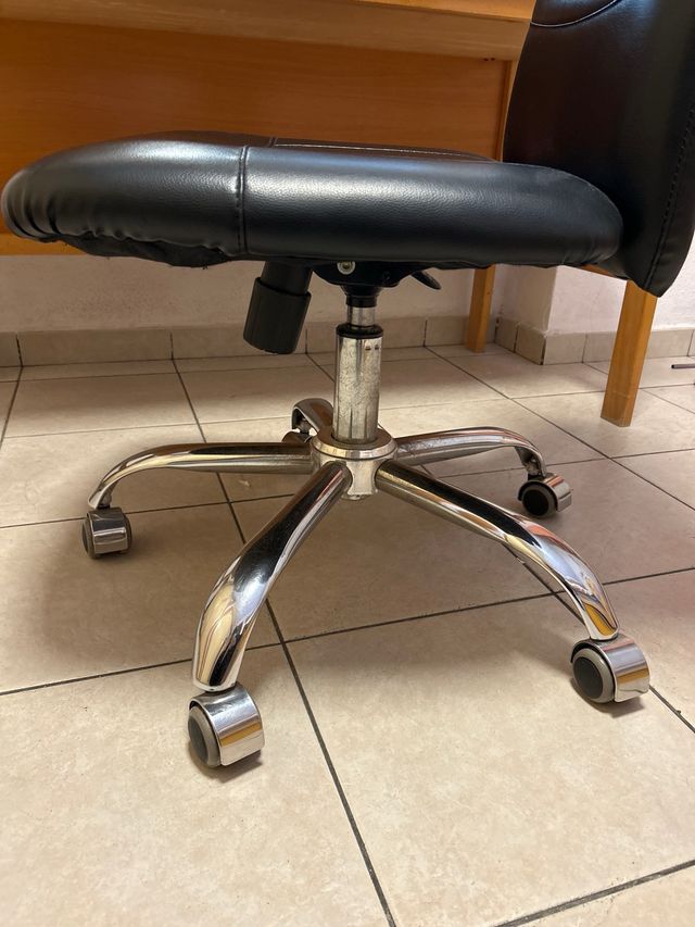 Silla de oficina negra