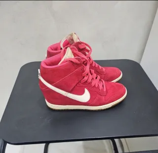 Nike Scarpe Rosse con Zeppa