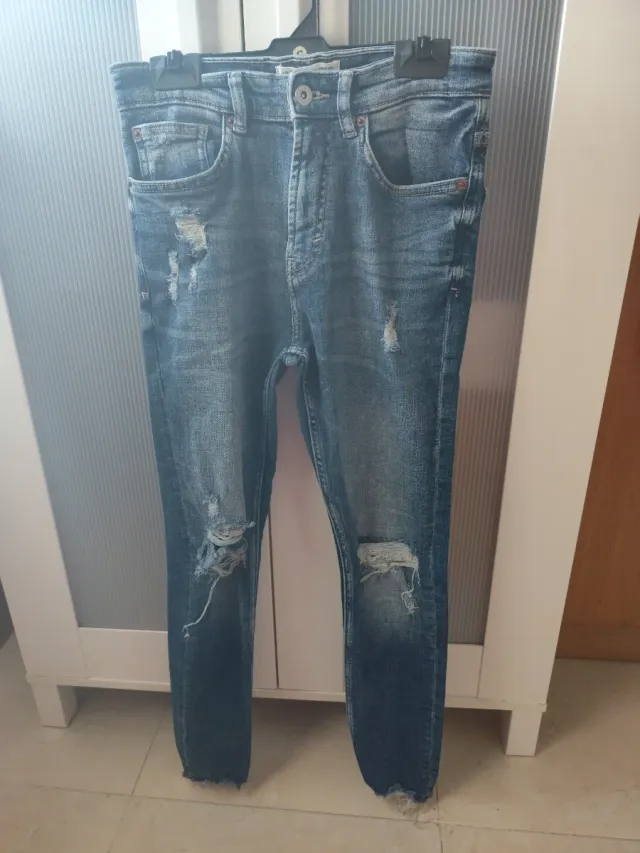 Pantalones vaqueros desgastados