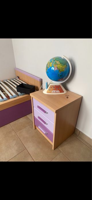 Cama nido y mesita de noche