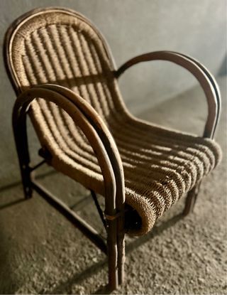 Silla infantil de ratán antigua