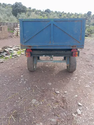 Remolque de carga azul