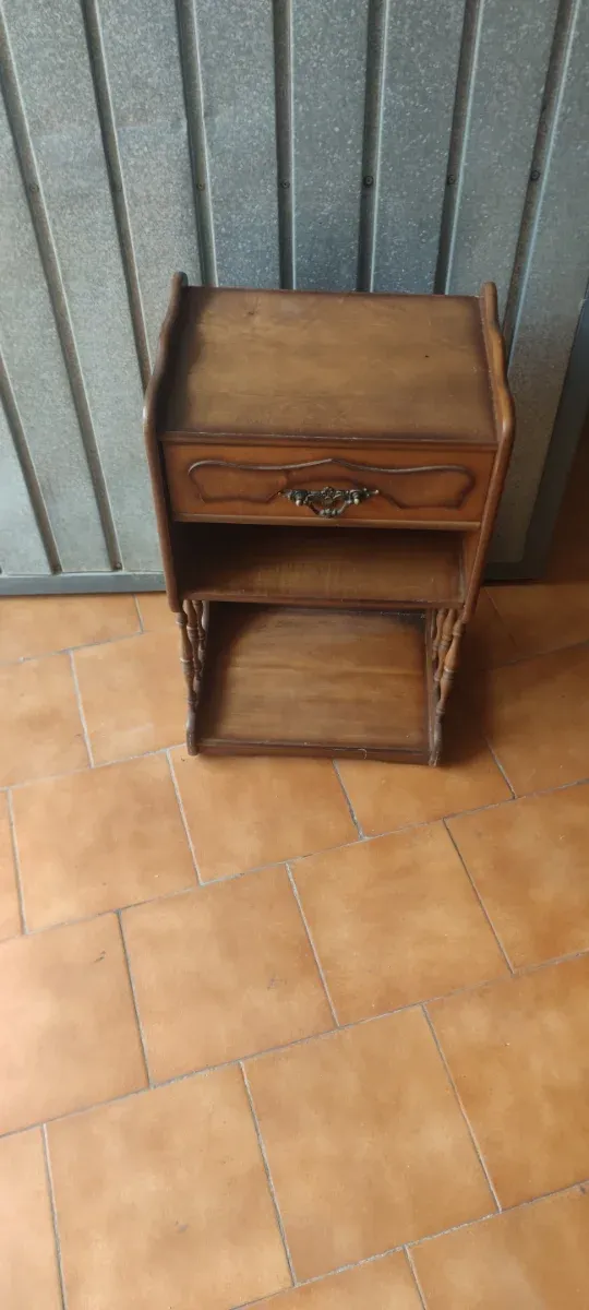 Mesa lateral de madeira para telefone