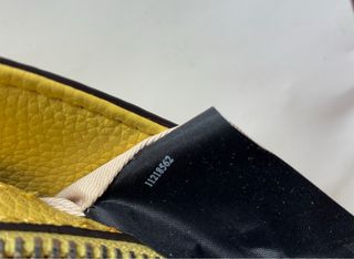 Borsa Guess Gialla con Zip e Ciondoli