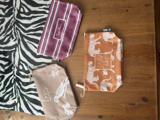 Lote 3 neceseres Ale-Hop