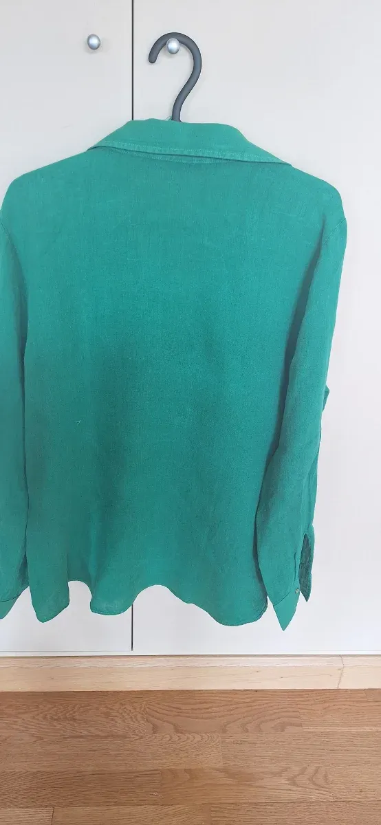 Camisa Zara verde lino bolsillos