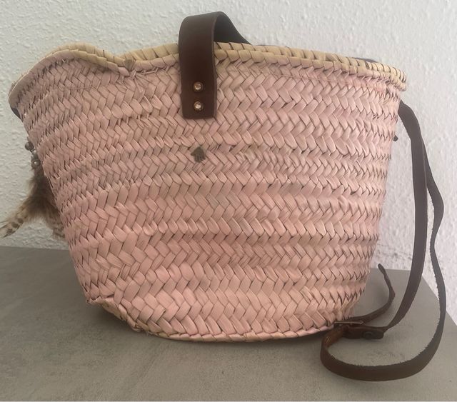 Bolso de paja hecho a mano con corazones
