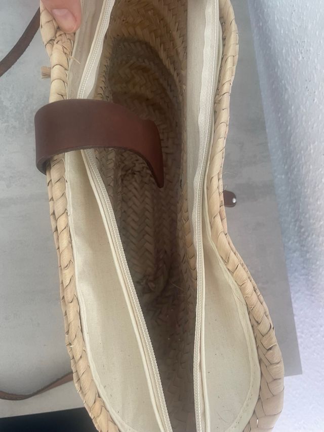 Bolso de paja hecho a mano con corazones