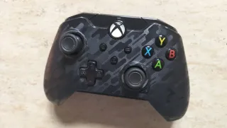 Mando Xbox One Camuflaje Negro