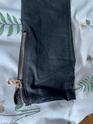 Pantalones negros efecto piel