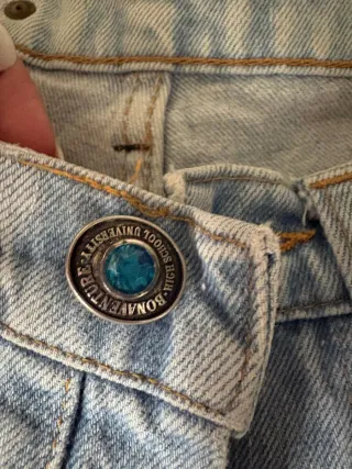 Pantalones vaqueros desgastados con estampado