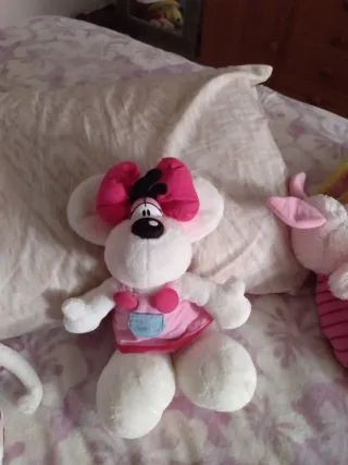 Peluche ratón blanco con lazo rosa