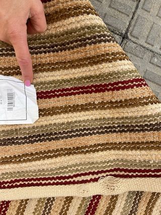 Alfombra de tela a rayas beige y marrón