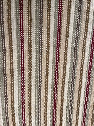 Alfombra de tela a rayas beige y marrón