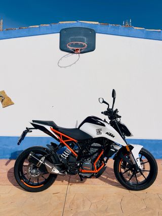 KTM DUKE 125 Blanca
