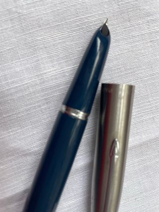 Pluma Parker USA azul 21 y otra 45 plumin oro