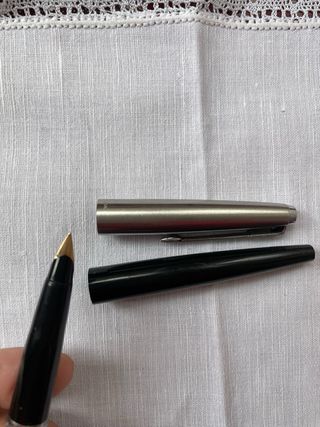 Pluma Parker USA azul 21 y otra 45 plumin oro