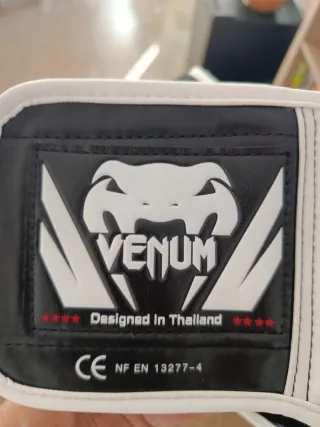 Casco y guantes boxeo Venum