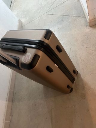 Maleta de viaje mediana dorada