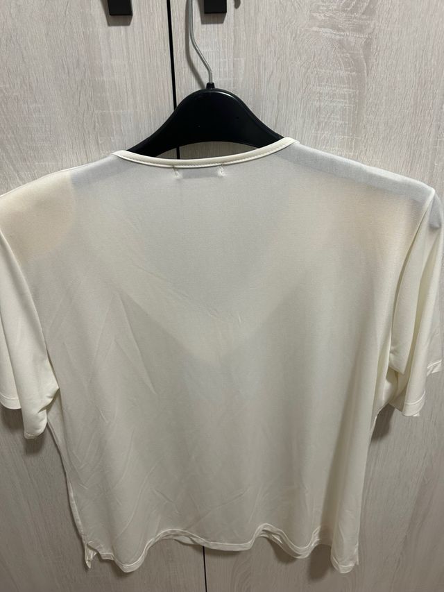 Camiseta By Figueroa blanca con pedrería