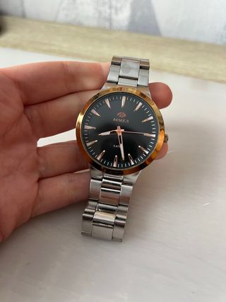 Reloj Marea Negro y Dorado