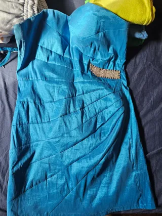 Vestido de fiesta azul con pedrería
