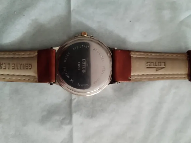 Reloj Lotus Cuarzo Dorado y Acero