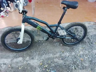 Bicicleta BMX Negra