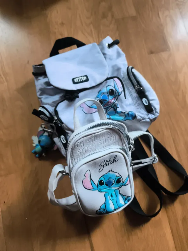 Lote Mochila y Bolso Pequeño Stitch