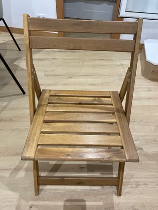 Mesa de terraza con 4 sillas de madera