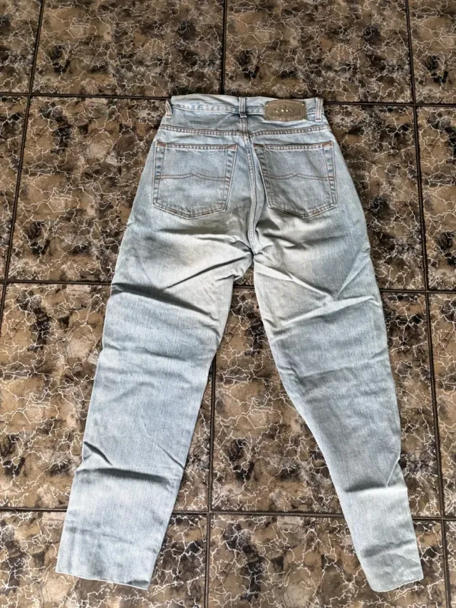 Pantalones vaqueros con letras